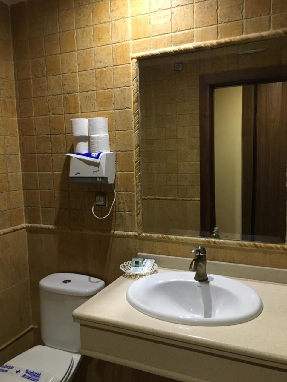 Hostal Meson Arboleas ภายนอก รูปภาพ